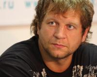 Полиция разыскивает известного бойца Александра Емельяненко, избившего посетителей столичного кафе