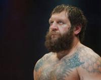 Александр Емельяненко попал в больницу с серьезными ранениями рук