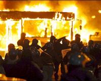 В Индии после столкновения с бензовозом сгорел туристический автобус - 44 погибших