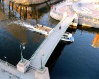 В Архангельске ВАЗ слетел в реку с разводного моста