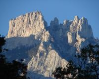 В Крыму турист чудом выжил,  рухнув с 80-метровой скалы