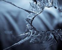 В Кемерово пьяный пассажир решил проветрить автобус, выстрелив в окно из пистолета