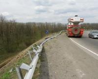 Под Красноярском грузовик упал в озеро: погибли два человека