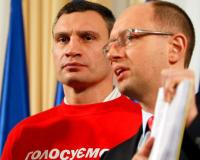 Оппозиционеры Яценюк и Кличко отказались от должностей в правительстве Украины