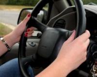 Девушка в гараже задавила насмерть свою мать, перепутав газ и тормоз под Тверью