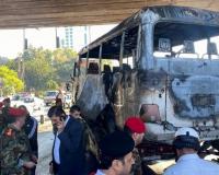 В результате взрыва бомбы в военном автобусе в центре Дамаска погибли 14 человек