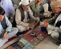 Талибан запрещает иностранную валюту в Афганистане 2021
