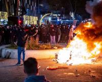Столкновения полиции Роттердама с бунтовщиками из-за того, что протест Covid перерос в насилие