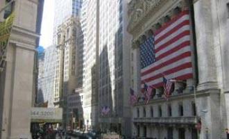 Символ финансовой мощи США сочиняет анекдоты про кризис