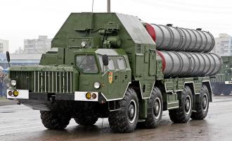 В дорожной яме Екатеринбурга застрял суперсовременный зенитно-ракетный комплекс С-300