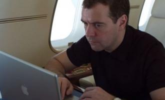 Медведев проконтролирует работу нерадивых чиновников при помощи электроники