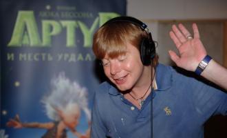 Рыжий «Иванушка» устроил стриптиз на юбилее группы