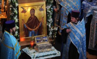 Пояс Пресвятой Богородицы уже в Москве: святыню встречает 40 тысяч паломников