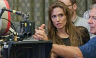 Анджелина Джоли просит сербов не демонизировать ее фильм, но они ей не верят