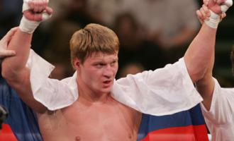 Александр Поветкин защитил свой чемпионский титул, послав Хасима Рахмана в нокаут