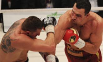 Владимир Кличко защитил свои титулы Чемпиона мира в тяжелом поединке против поляка Мариуша Ваха