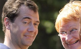 Дмитрию Медведеву мало Твиттера, он завел аккаунты ВКонтакте и на Фейсбуке
