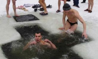 Около 47 тысяч москвичей окунулись в проруби-иордани в ночь на Крещение Господне