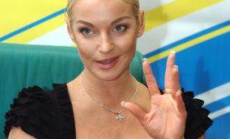 Анастасия Волочкова шокировала публику абсолютно прозрачным платьем