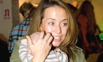 Жанна Фриске впервые прогулялась с сыном Платоном по жарким улочкам Майями