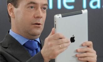 Дмитрий Медведев прокомментировал свой отказ от планшета iPad