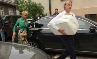 Крещение сына Плющенко и Рудковской вылилось в церковный скандал