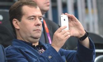 Экс-агент ЦРУ: телефон Дмитрия Медведева был на «прослушке» зарубежных спецслужб
