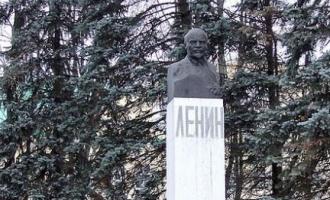 Активисты православного движения «Святая Русь» требуют сноса памятника Ленину в Сергиевом Посаде