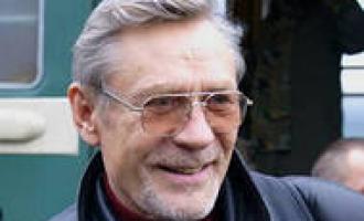 Знаменитого актера Александра Михайлова преступники лишили денег и документов