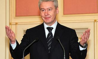 Новоизбранный столичный градоначальник С. Собянин подписал документ роспуска правительства Москвы