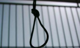 На Сахалине в камере изолятора на простыне повесился педофил