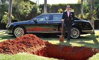 Олигарх «похоронил» Bentley, чтобы кататься на нем в загробном мире