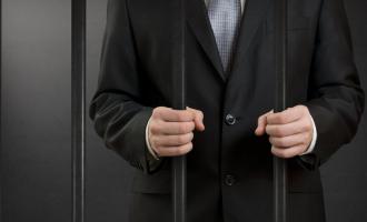 Казахского чиновника посадили на 8 лет за вымогательство билетов на концерт Агутина и Варум