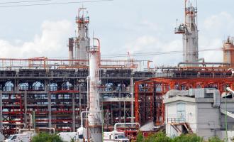 На мексиканском заводе по переработке нефти прогремел взрыв: есть жертвы