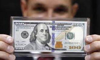 Новые 100-долларовые купюры, выпущенные в США, практически невозможно подделать
