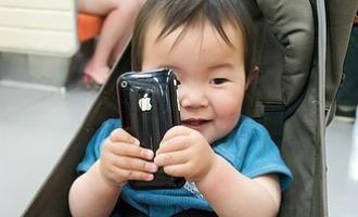 В Китае семейная пара продала своего ребенка, чтобы купить iPhone