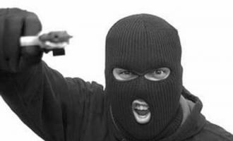 На юге Москвы четверо в масках ранили инкассатора и забрали мешки с деньгами