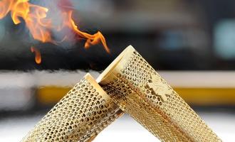 В Костроме пылающий олимпийский факел обжег руки 13-летней школьницы