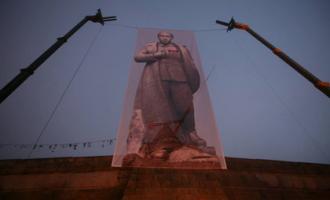 В Праге вместо памятника Сталину повесили портрет Путина