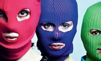 Участниц Pussy Riot позвали работать на завод «во благо Родины»