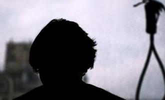 В Омске в пристройке дома повесился 17-летний парень