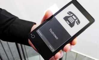 Российский смартфон с двумя экранами появится в продаже в конце ноября