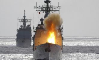 На военных учениях в Калифорнии беспилотник протаранил крейсер ВМС США