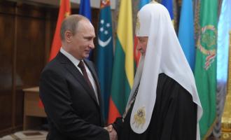 Владимир Путин подарил Патриарху Кириллу на 67-летие старинную шкатулку