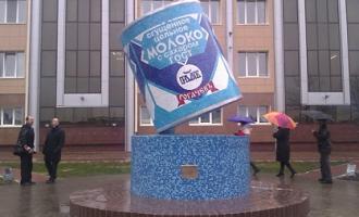 В Белоруссии установили памятник натуральной сгущенке