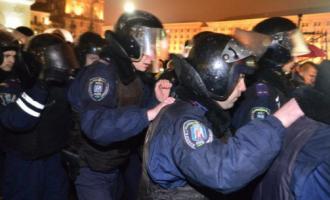 Сотрудники МВД разогнали «Евромайдан» из-за нарушителей порядка