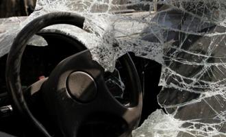 В Челябинске автобус с пассажирами врезался в столб
