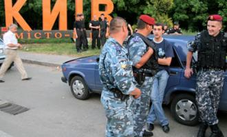 В Киев стягивают внутренние войска
