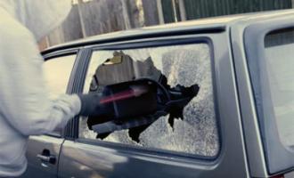 В Петербурге грабители с автоматом отобрали у бизнесмена 15 млн рублей и машину