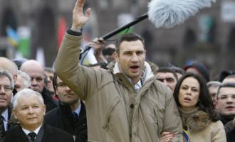 Жена Кличко запела на Евромайдане в Киеве